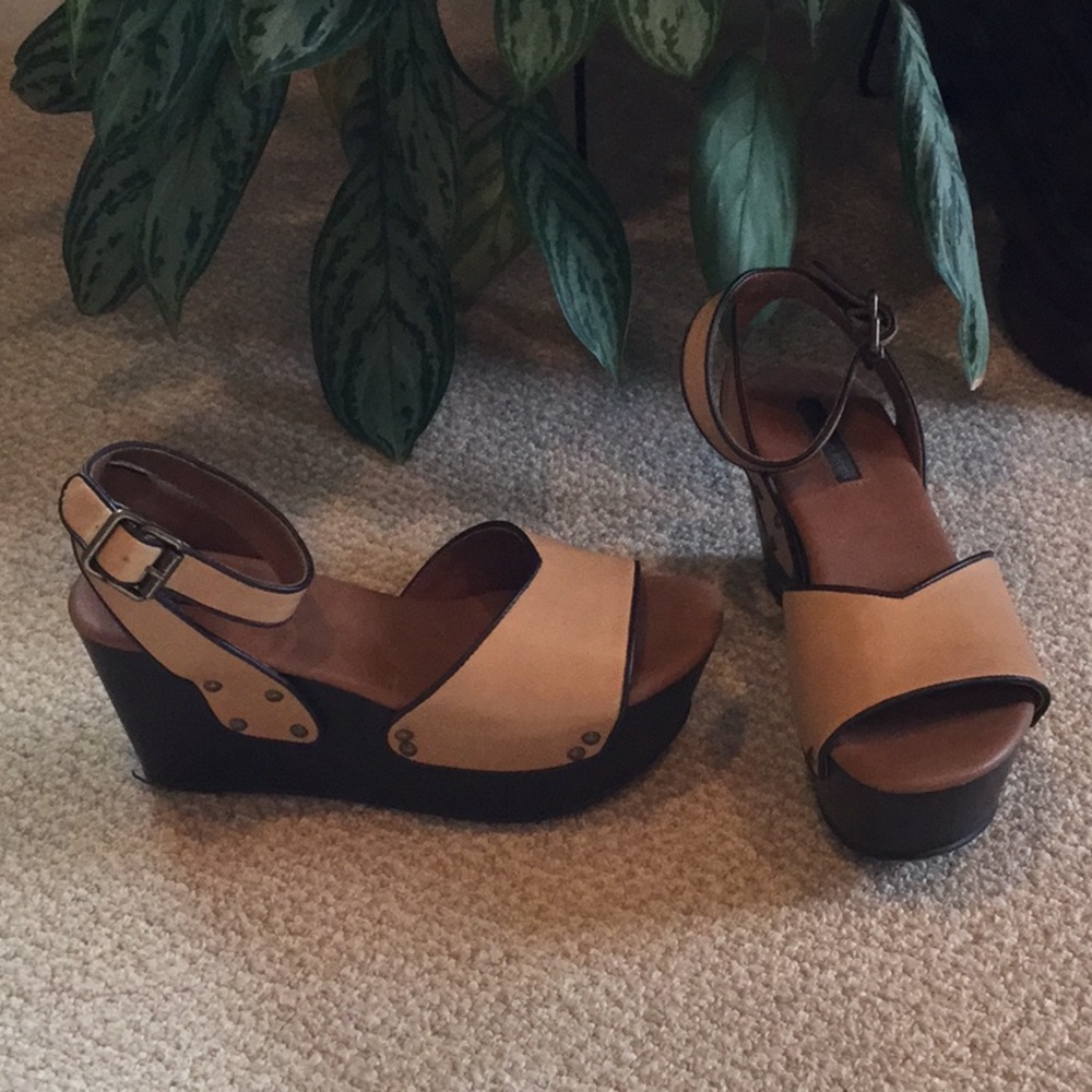 Platform sandals